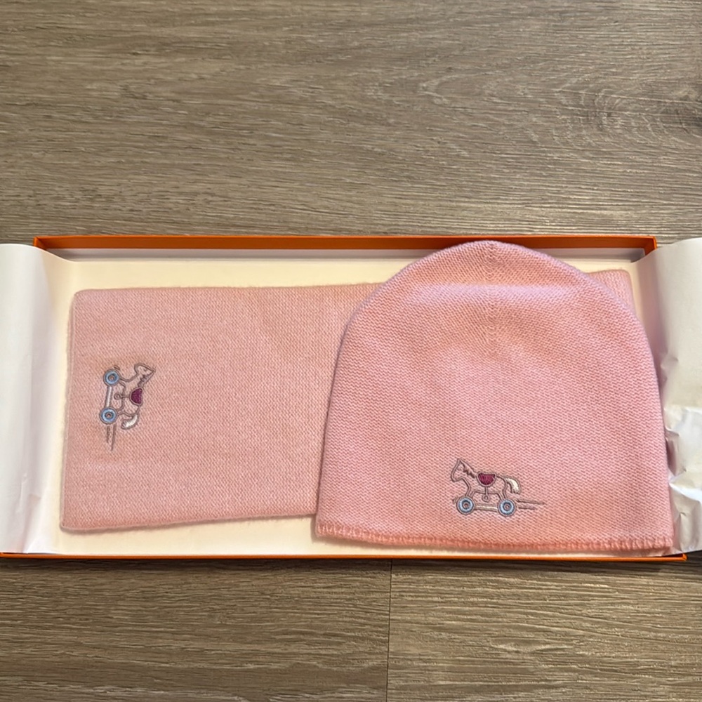 Hermes baby girl scarf and knit hat